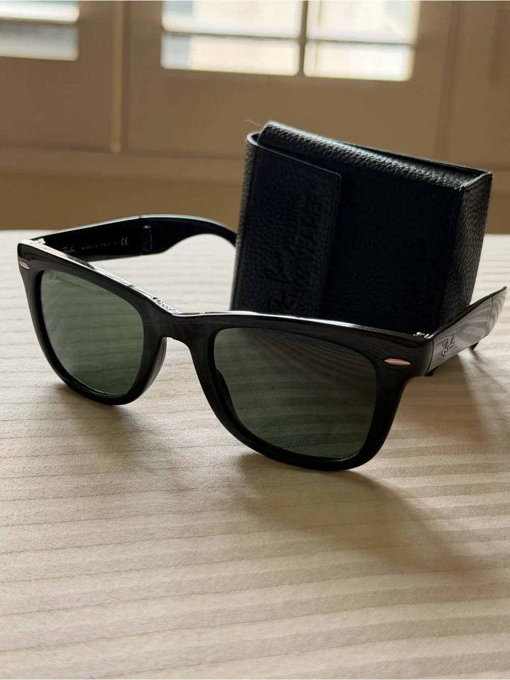 Ray-Ban Folding Wayfarer Sunglasses in Black With Carrying Case